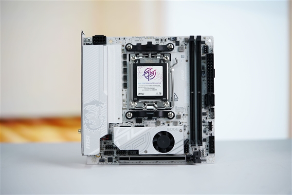 on9star登錄：ITX小巧强悍！微星MPG B850I EDGE TI WIFI图赏