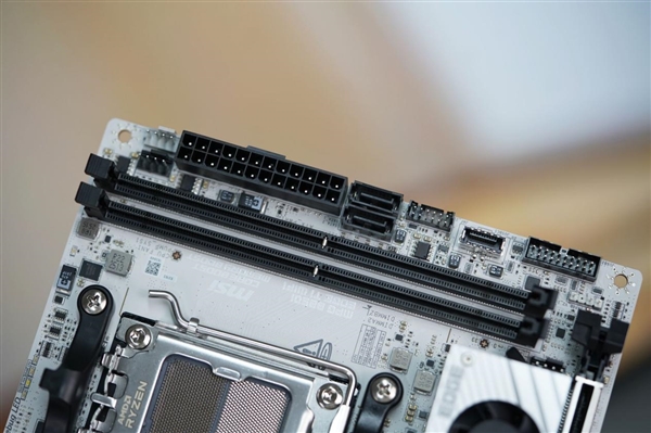 on9star登錄：ITX小巧强悍！微星MPG B850I EDGE TI WIFI图赏