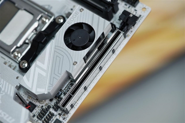 on9star登錄：ITX小巧强悍！微星MPG B850I EDGE TI WIFI图赏